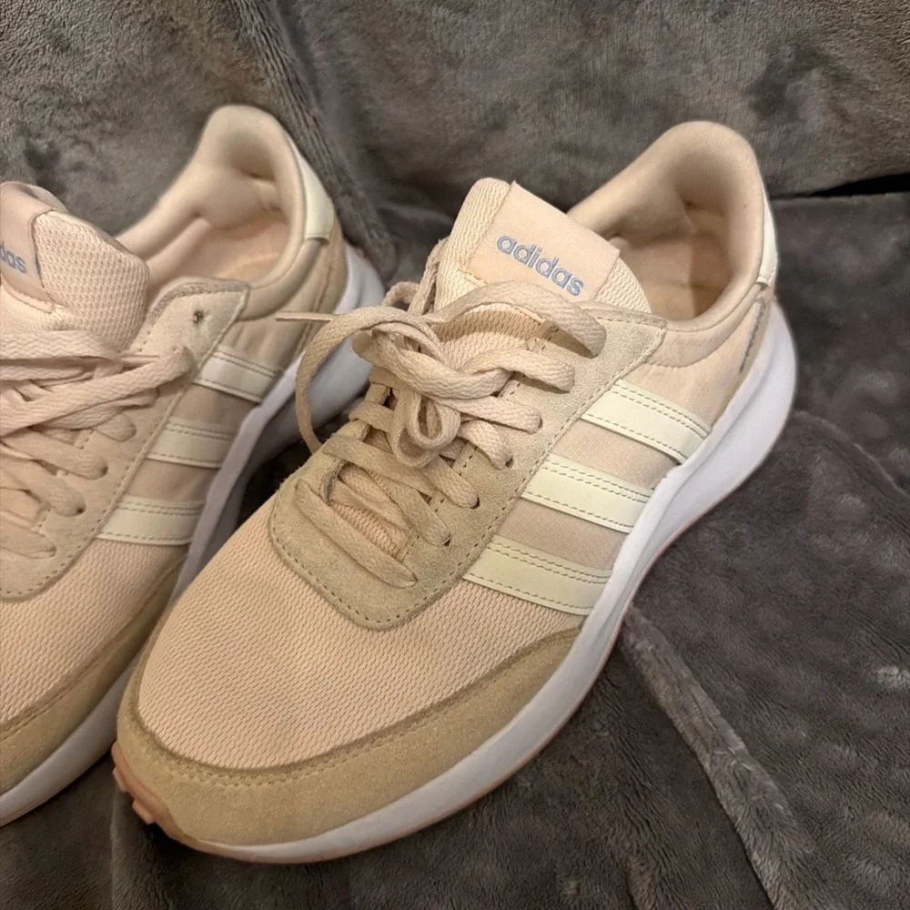 RUN 70S SHOES Adidas Women's Cream Sneakers